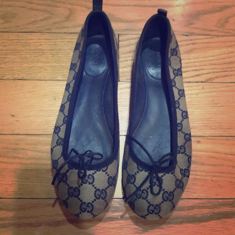 Flat shoes